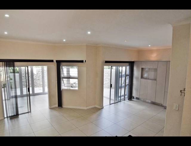 2 BEDROOM TOWNHOUSE FOR SALE IN BEDFORD PARK